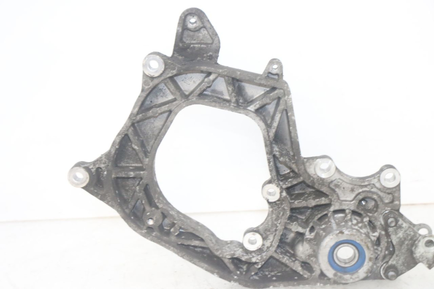 photo de UCHWYT TŁUMIKA PIAGGIO MP3 HPE 300 (2019 - 2026) - Inny kąt widzenia