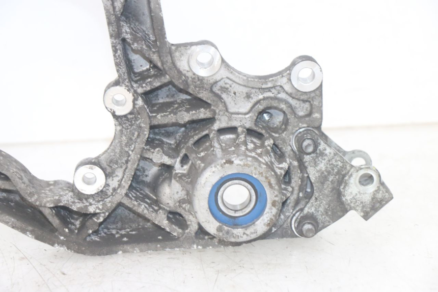 photo de UCHWYT TŁUMIKA PIAGGIO MP3 HPE 300 (2019 - 2026) - Zbliżenie techniczne