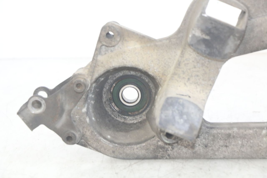 photo de UCHWYT TŁUMIKA PIAGGIO MP3 LT 400 (2007 - 2012) - Zbliżenie techniczne