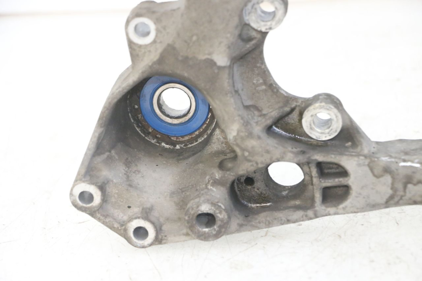 photo de UCHWYT TŁUMIKA PIAGGIO MP3 LT 300 (2010 - 2016) - Inny kąt widzenia