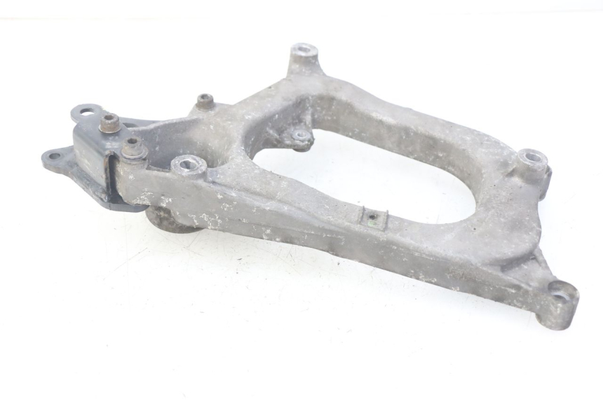 photo de UCHWYT TŁUMIKA PIAGGIO MP3 125 (2006 - 2014) - Inny kąt widzenia