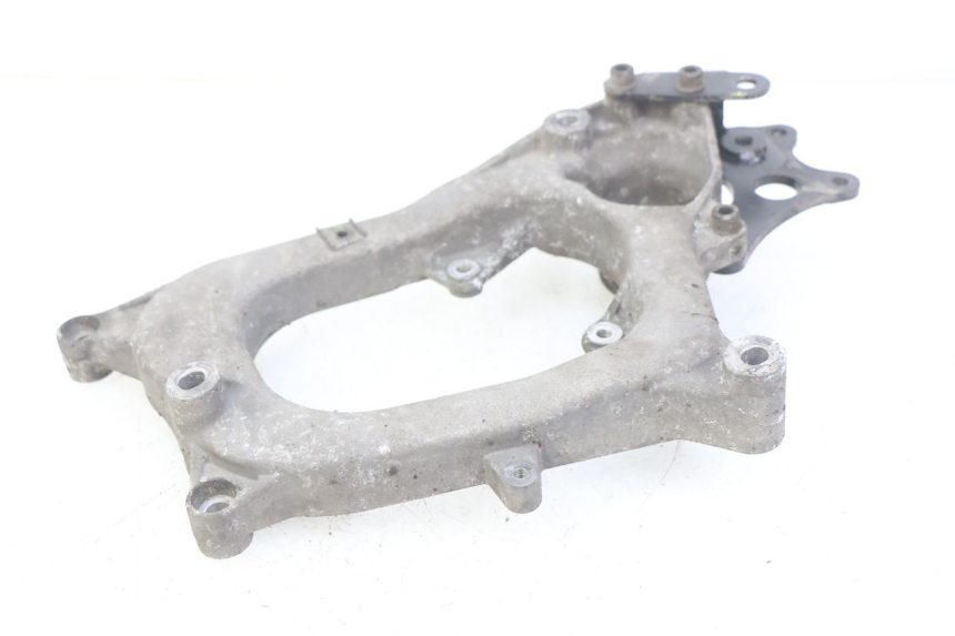 photo de UCHWYT TŁUMIKA PIAGGIO MP3 125 (2006 - 2014) - Zbliżenie techniczne