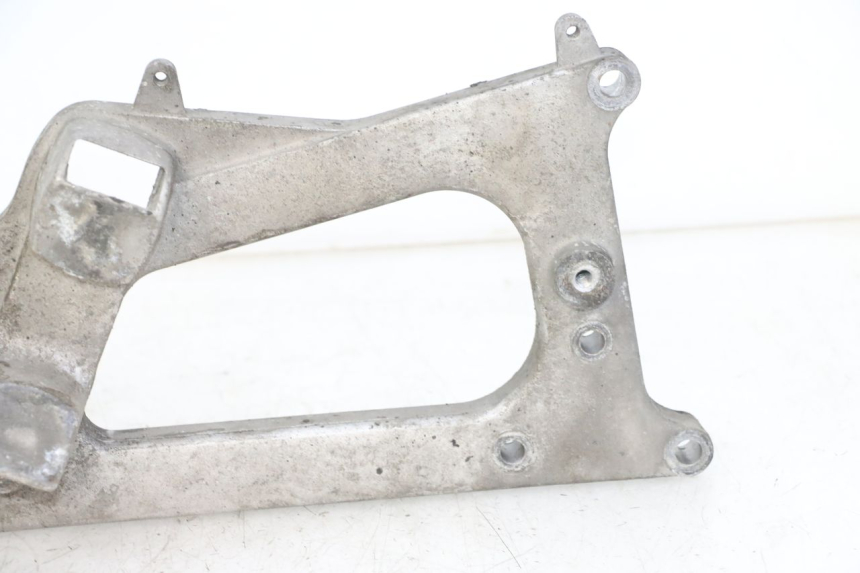 photo de UCHWYT TŁUMIKA PIAGGIO MP3 500 (2011 - 2015) - Zbliżenie techniczne