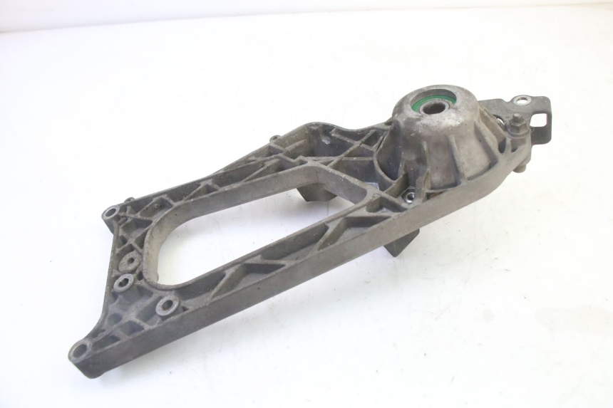 photo de UCHWYT TŁUMIKA PIAGGIO MP3 500 (2011 - 2015) - Zbliżenie techniczne