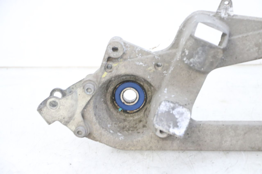 photo de UCHWYT TŁUMIKA PIAGGIO MP3 500 (2016 - 2018) - Zbliżenie techniczne