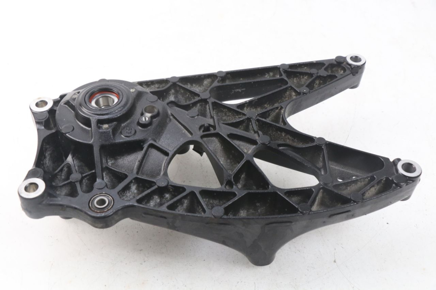 photo de UCHWYT TŁUMIKA MBK MW TRYPTIK 125 (2017 - 2022) - Zbliżenie techniczne