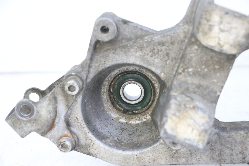 photo de UCHWYT TŁUMIKA PIAGGIO MP3 LT 400 (2007 - 2012) - Zbliżenie techniczne