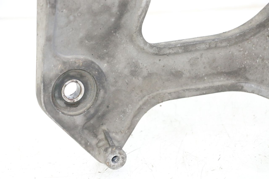 photo de UCHWYT TŁUMIKA PIAGGIO VESPA GRANTURISMO 200 (2004 - 2005) - Zoom stanu zużycia