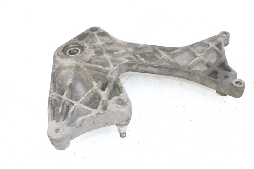 photo de UCHWYT TŁUMIKA PIAGGIO VESPA GRANTURISMO 200 (2004 - 2005) - Zbliżenie techniczne