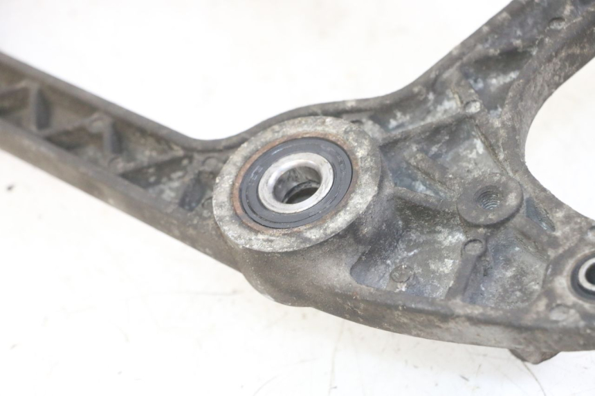 photo de UCHWYT TŁUMIKA PEUGEOT SATELIS 125 (2013 - 2018) - Zoom stanu zużycia