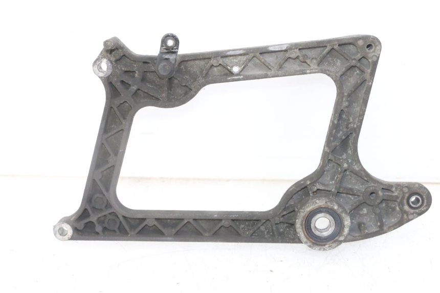 photo de UCHWYT TŁUMIKA PEUGEOT SATELIS 125 (2013 - 2018) - Inny kąt widzenia