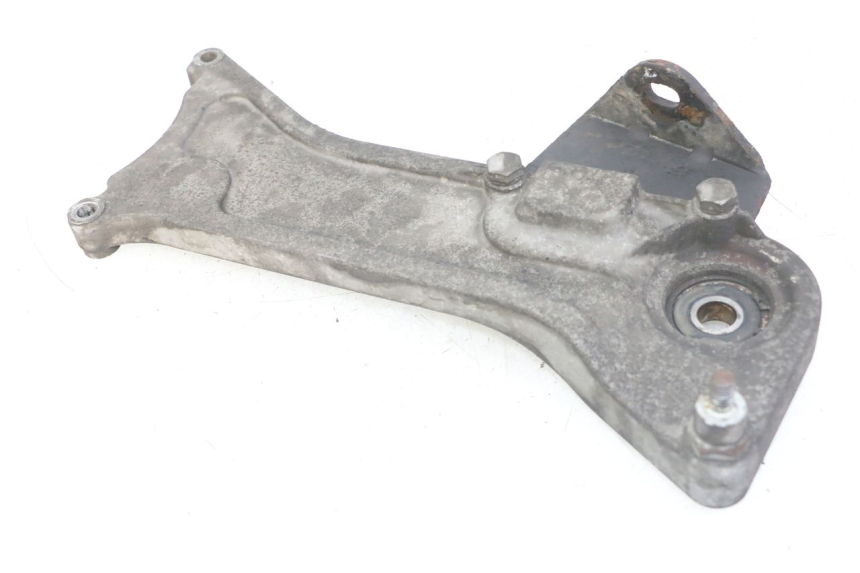 photo de UCHWYT TŁUMIKA APRILIA SCARABEO GT TOURING 125 (1999 - 2005) - Zbliżenie techniczne