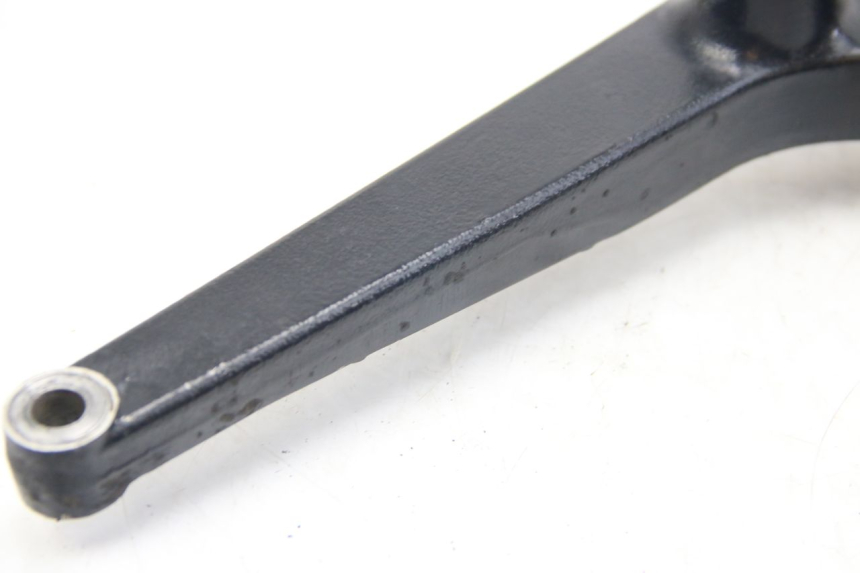 photo de UCHWYT TŁUMIKA SUZUKI SIXTEEN 125 (2008 - 2010) - Widok z bliska