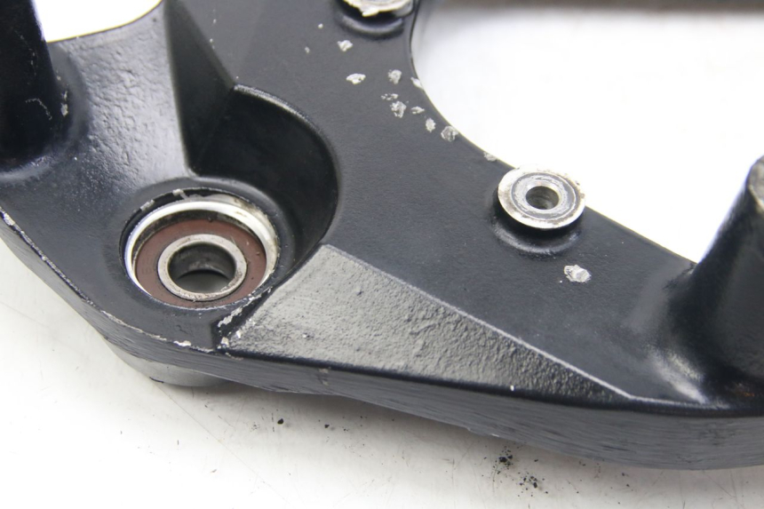 photo de UCHWYT TŁUMIKA SUZUKI SIXTEEN 125 (2008 - 2010) - Struktura - zbliżenie