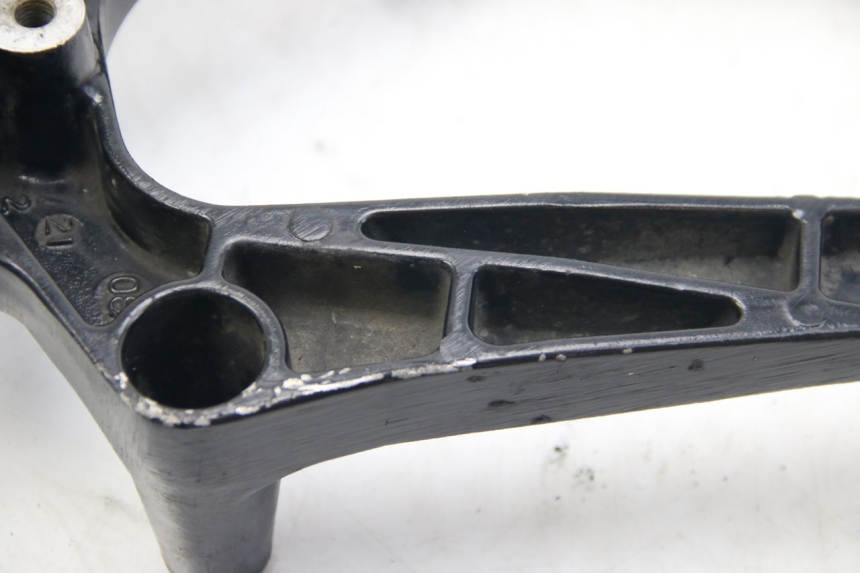 photo de UCHWYT TŁUMIKA SUZUKI SIXTEEN 125 (2008 - 2010) - Inny kąt widzenia