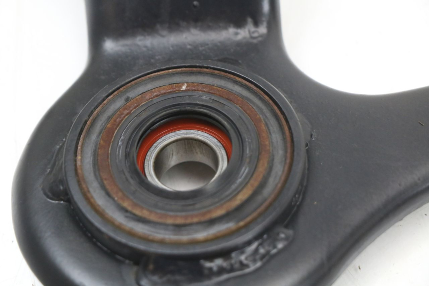 photo de UCHWYT TŁUMIKA KYMCO SUPER 8 4T 50 (2018 - 2020) - Zbliżenie techniczne