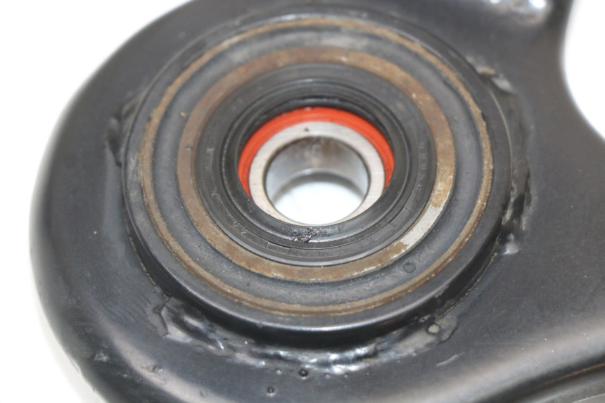 photo de UCHWYT TŁUMIKA KYMCO SUPER 8 4T 50 (2021 - 2024) - Zbliżenie techniczne