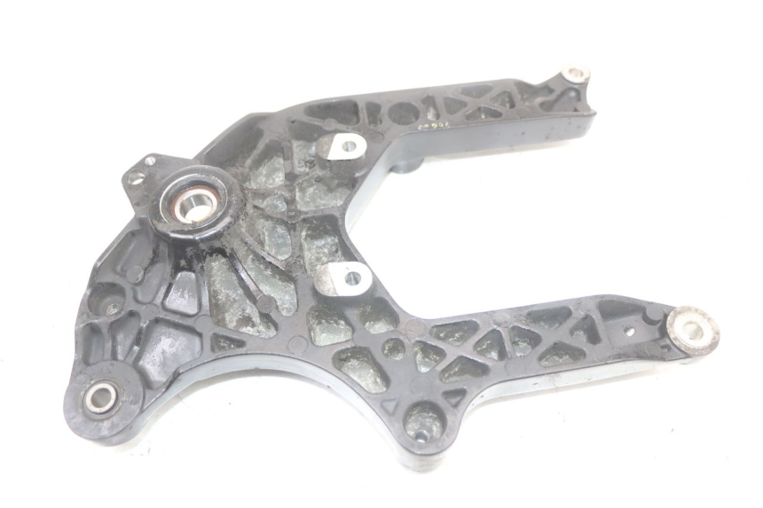 photo de UCHWYT TŁUMIKA SUZUKI BURGMAN 125 (2018 - 2021) - Inny kąt widzenia