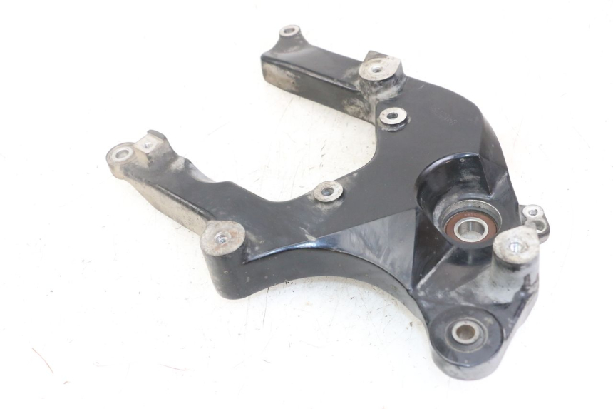 photo de UCHWYT TŁUMIKA SUZUKI BURGMAN 125 (2018 - 2021) - Inny kąt widzenia