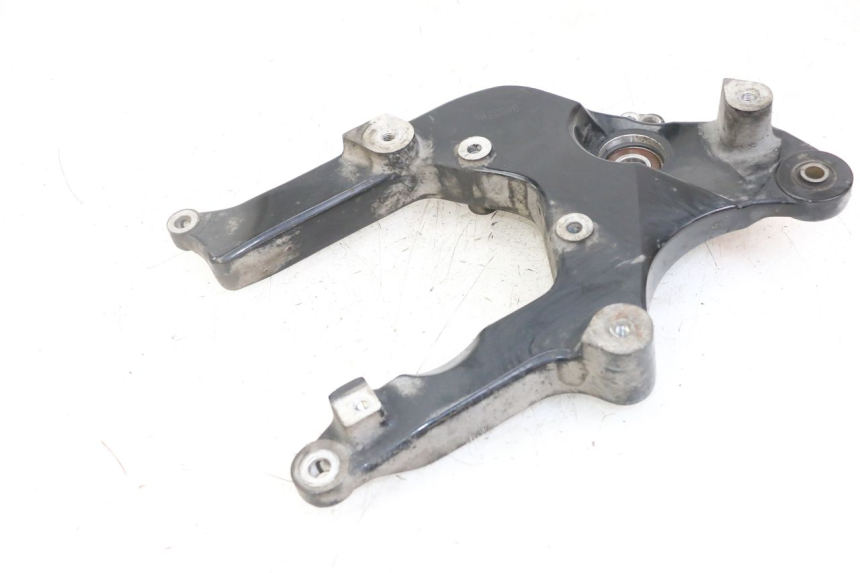 photo de UCHWYT TŁUMIKA SUZUKI BURGMAN 125 (2018 - 2021) - Zbliżenie techniczne