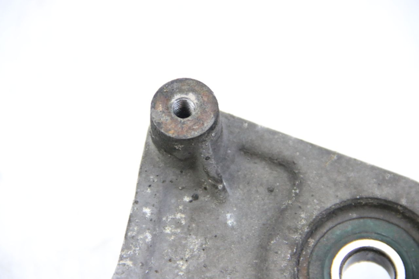 photo de UCHWYT TŁUMIKA PIAGGIO VESPA GRANTURISMO 125 (2003 - 2007) - Zbliżenie techniczne