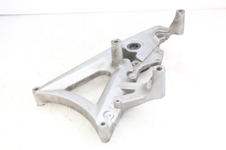 photo de UCHWYT TŁUMIKA YAMAHA X-MAX XMAX 125 (2010 - 2013) - Inny kąt widzenia