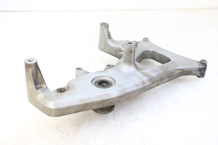 photo de UCHWYT TŁUMIKA YAMAHA X-MAX XMAX 125 (2010 - 2013) - Zbliżenie techniczne