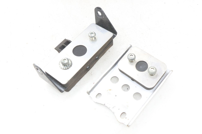 photo de UCHWYT ZBIORNIKA YAMAHA FJR ABS 1300 (2006 - 2012) - Szczegół części