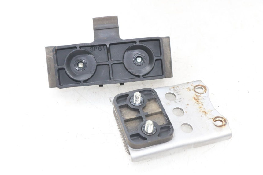 photo de UCHWYT ZBIORNIKA YAMAHA FJR ABS 1300 (2006 - 2012) - Zoom stanu zużycia