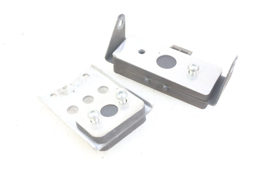 photo de UCHWYT ZBIORNIKA YAMAHA FJR ABS 1300 (2006 - 2012) - Zoom stanu zużycia