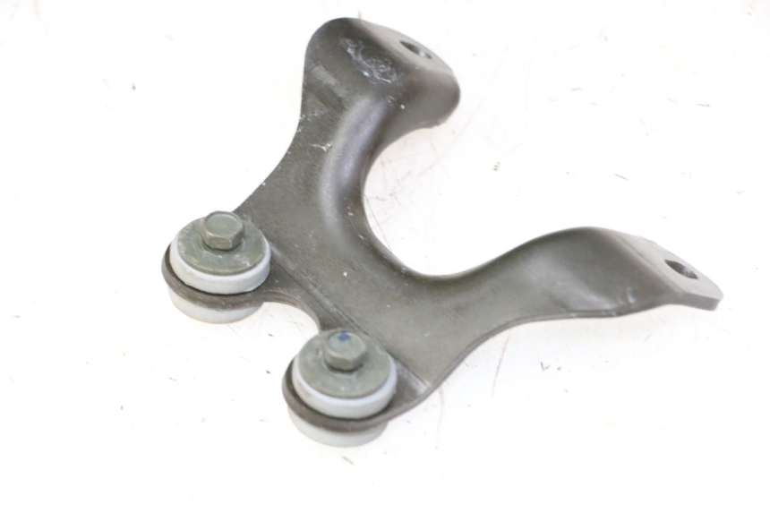 photo de UCHWYT ZBIORNIKA YAMAHA FZ6 FAZER S2 600 (2007 - 2011) - Zoom stanu zużycia