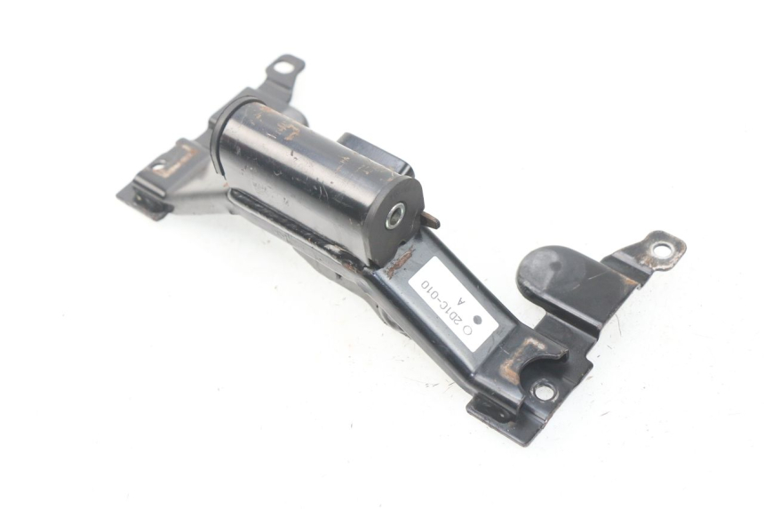 photo de UCHWYT ZBIORNIKA YAMAHA FZ8 800 (2010 - 2016) - Zoom stanu zużycia