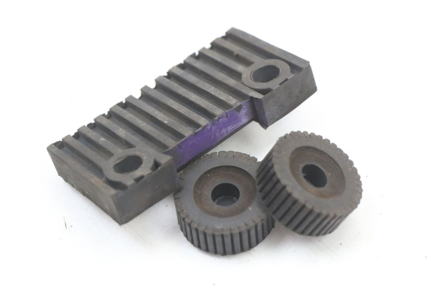 photo de UCHWYT ZBIORNIKA SUZUKI GN 125 (1997 - 2000) - Zoom stanu zużycia