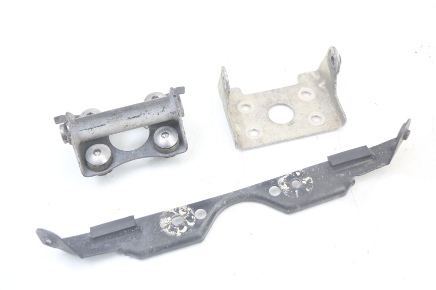 photo de UCHWYT ZBIORNIKA SUZUKI GSR 750 (2011 - 2017) - Widok główny