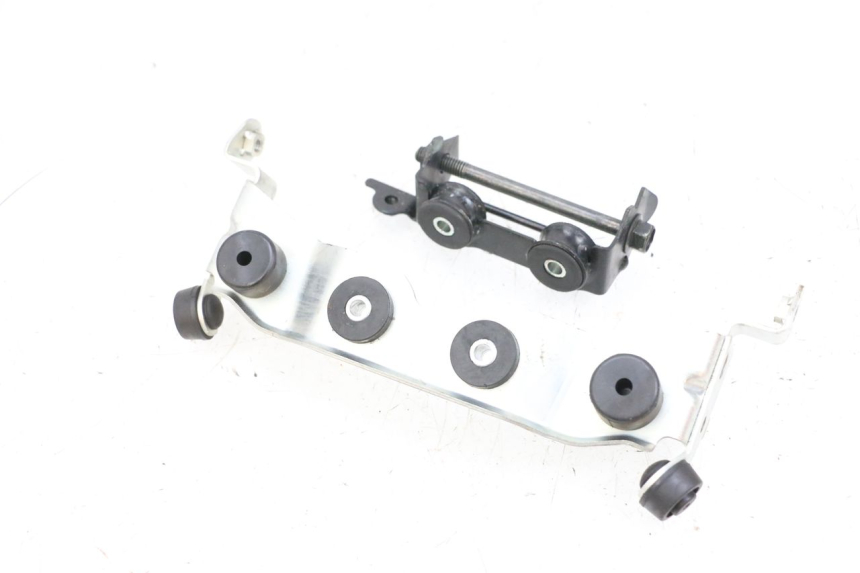 photo de UCHWYT ZBIORNIKA YAMAHA MT-07 MT07 ABS 700 (2018 - 2020) - Zoom stanu zużycia