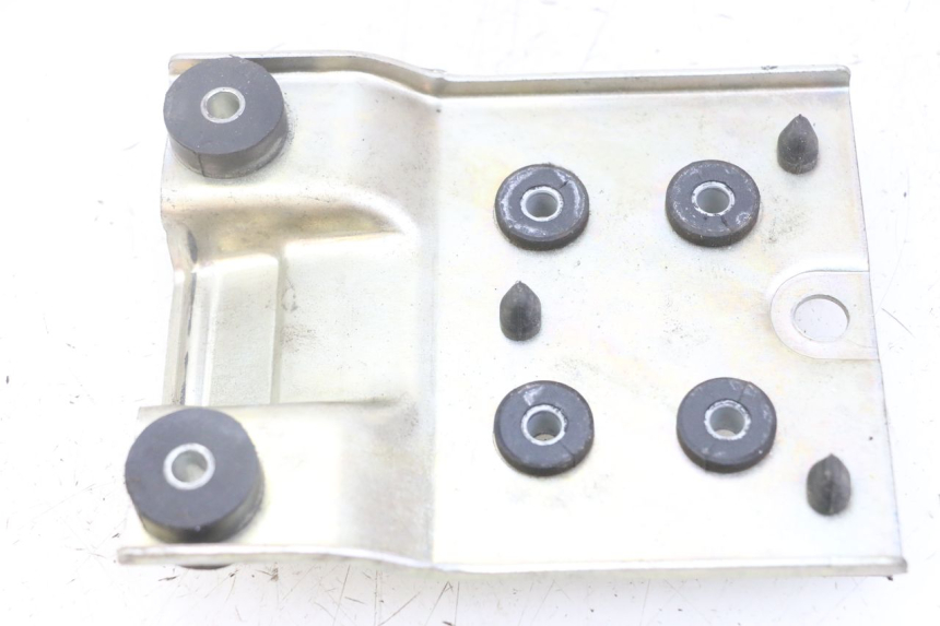 photo de UCHWYT ZBIORNIKA SUZUKI GSX F GSXF 650 (2007 - 2015) - Zoom stanu zużycia