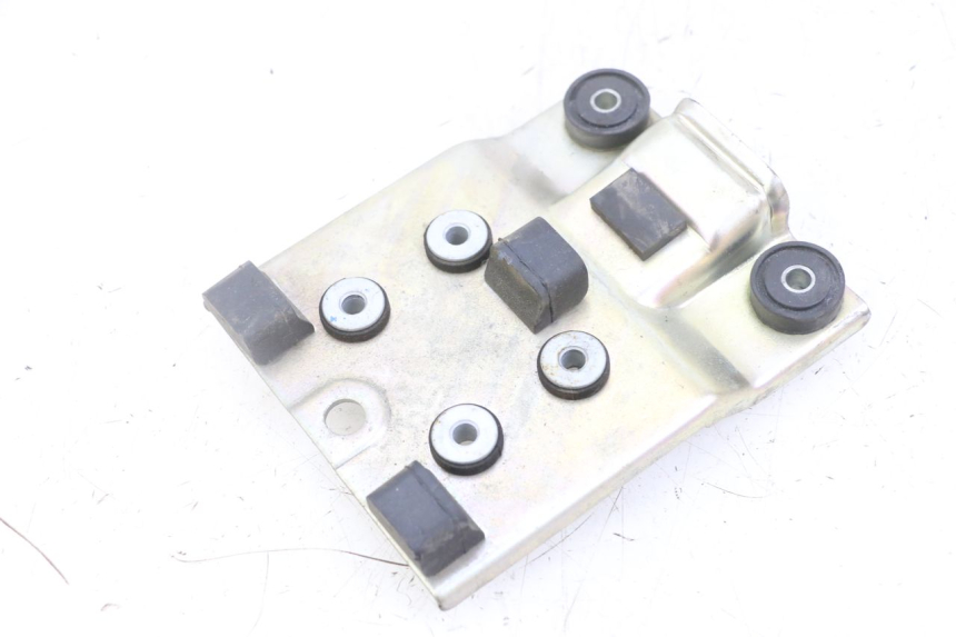 photo de UCHWYT ZBIORNIKA SUZUKI GSX F GSXF 650 (2007 - 2015) - Zbliżenie techniczne