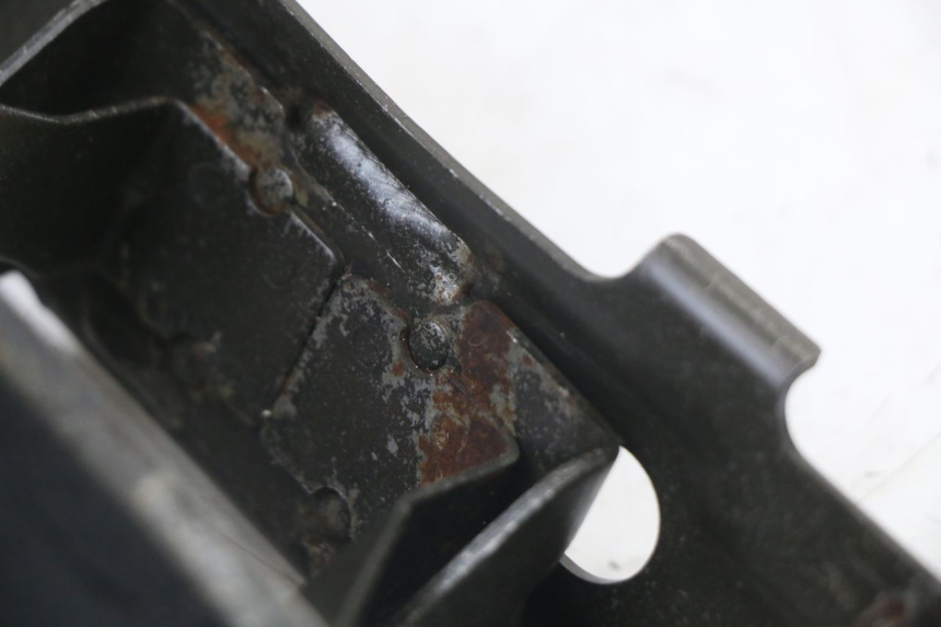 photo de UCHWYT ZBIORNIKA SUZUKI SV S 650 (1999 - 2002) - Inny kąt widzenia