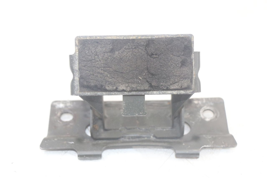 photo de UCHWYT ZBIORNIKA SUZUKI SV N 650 (1999 - 2002) - Zoom stanu zużycia