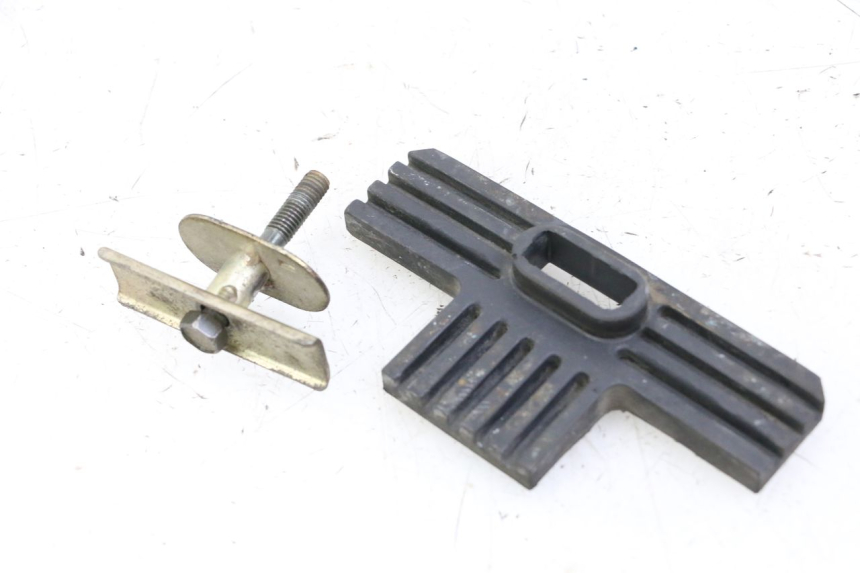 photo de UCHWYT ZBIORNIKA YAMAHA XJN DIVERSION 600 (2000 - 2003) - Zoom stanu zużycia