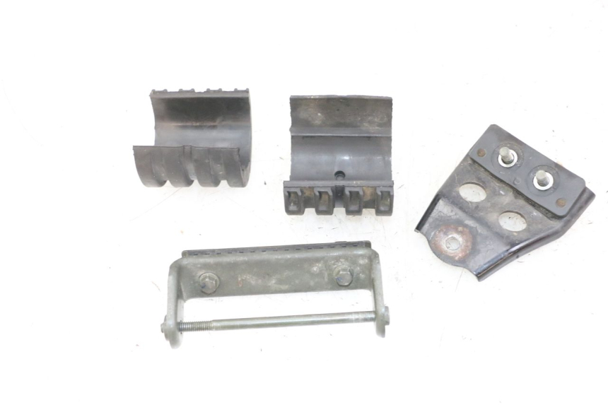 photo de UCHWYT ZBIORNIKA YAMAHA FZS FAZER 600 (2001 - 2003) - Szczegół części