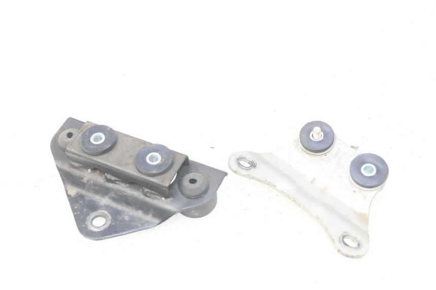 photo de UCHWYT ZBIORNIKA KAWASAKI ZZR 600 (1995 - 2004) - Szczegół części