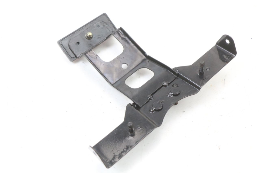 photo de UCHWYT TABLICY REJESTRACYJNEJ JONWAY AZTRAL 125 (2008 - 2017) - Zbliżenie techniczne