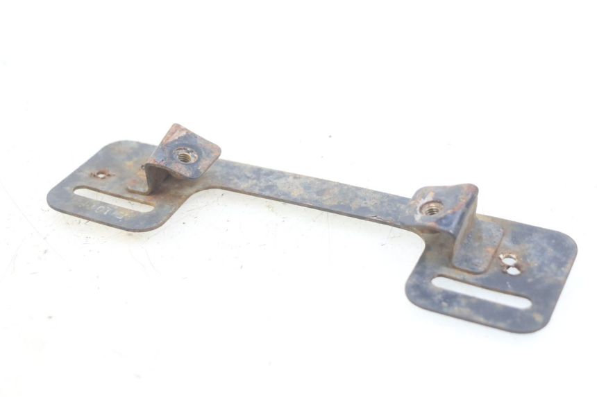 photo de UCHWYT TABLICY REJESTRACYJNEJ HONDA CM 125 (1983 - 2003) - Inny kąt widzenia