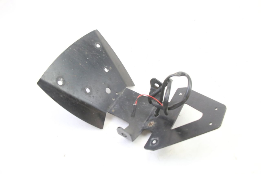 photo de UCHWYT TABLICY REJESTRACYJNEJ SUZUKI GSR 750 (2011 - 2017) - Zbliżenie techniczne