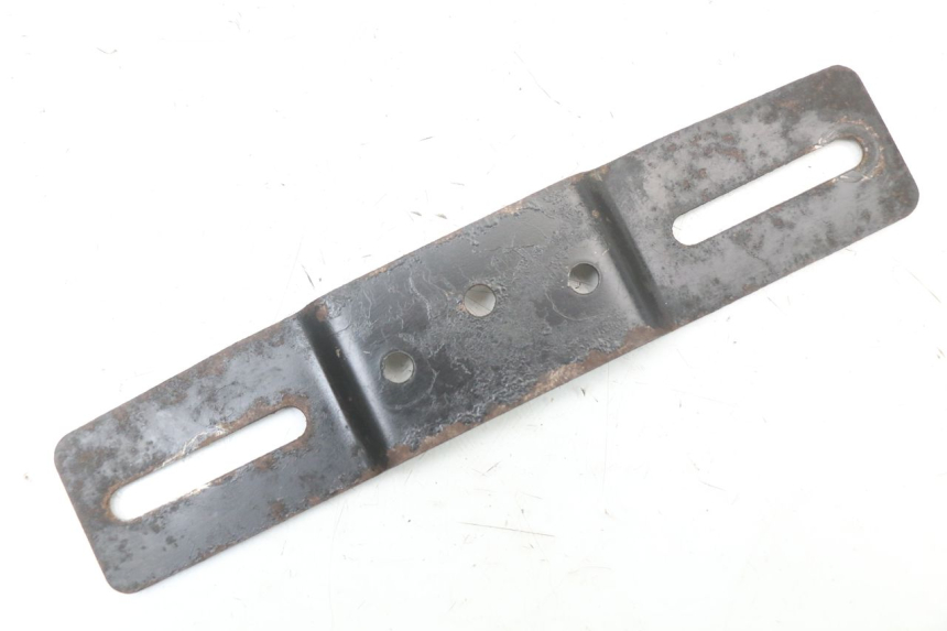 photo de UCHWYT TABLICY REJESTRACYJNEJ SUZUKI GSX E 250 (1982 - 1983) - Widok główny