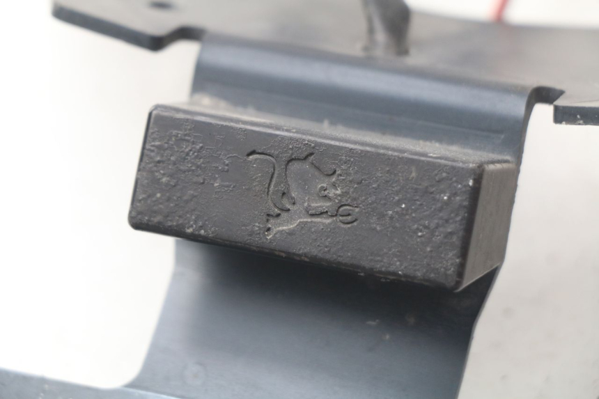 photo de UCHWYT TABLICY REJESTRACYJNEJ SUZUKI GSX-R GSXR K16 1000 (2012 - 2016) - Szczegół części