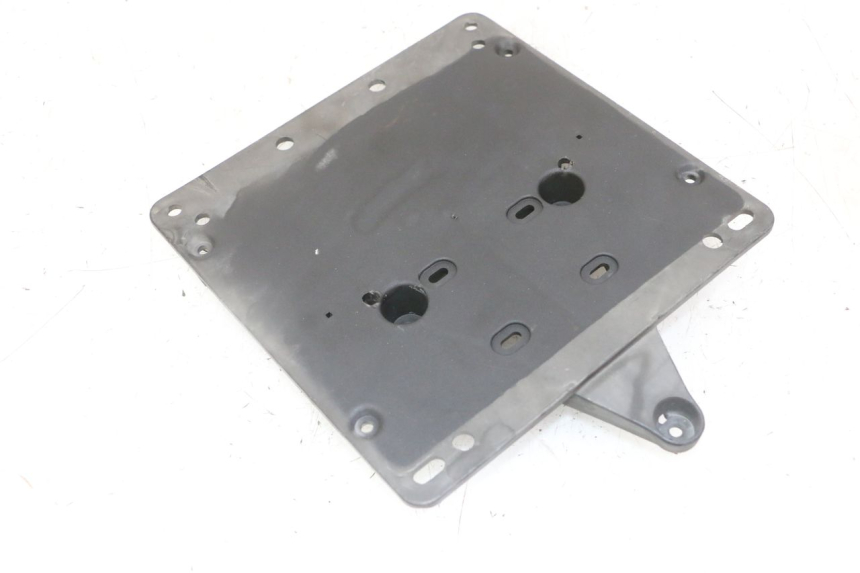 photo de UCHWYT TABLICY REJESTRACYJNEJ PIAGGIO IE MP3 YOURBAN 300 (2011 - 2016) - Zoom stanu zużycia