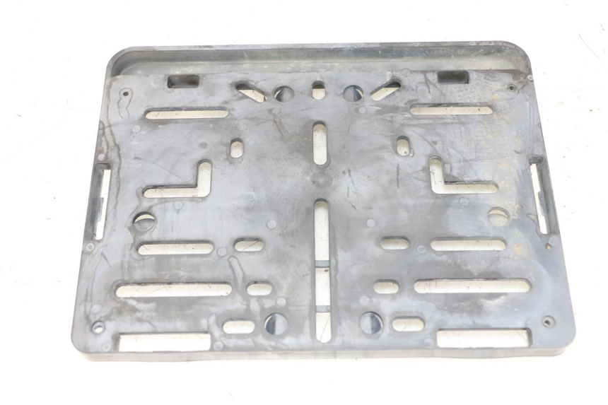 photo de UCHWYT TABLICY REJESTRACYJNEJ SYM JOYMAX 125 (2010 - 2017) - Szczegół części