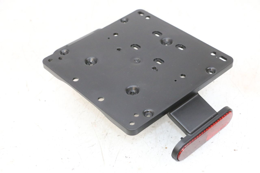 photo de UCHWYT TABLICY REJESTRACYJNEJ PIAGGIO MP3 HPE 300 (2019 - 2026) - Widok główny